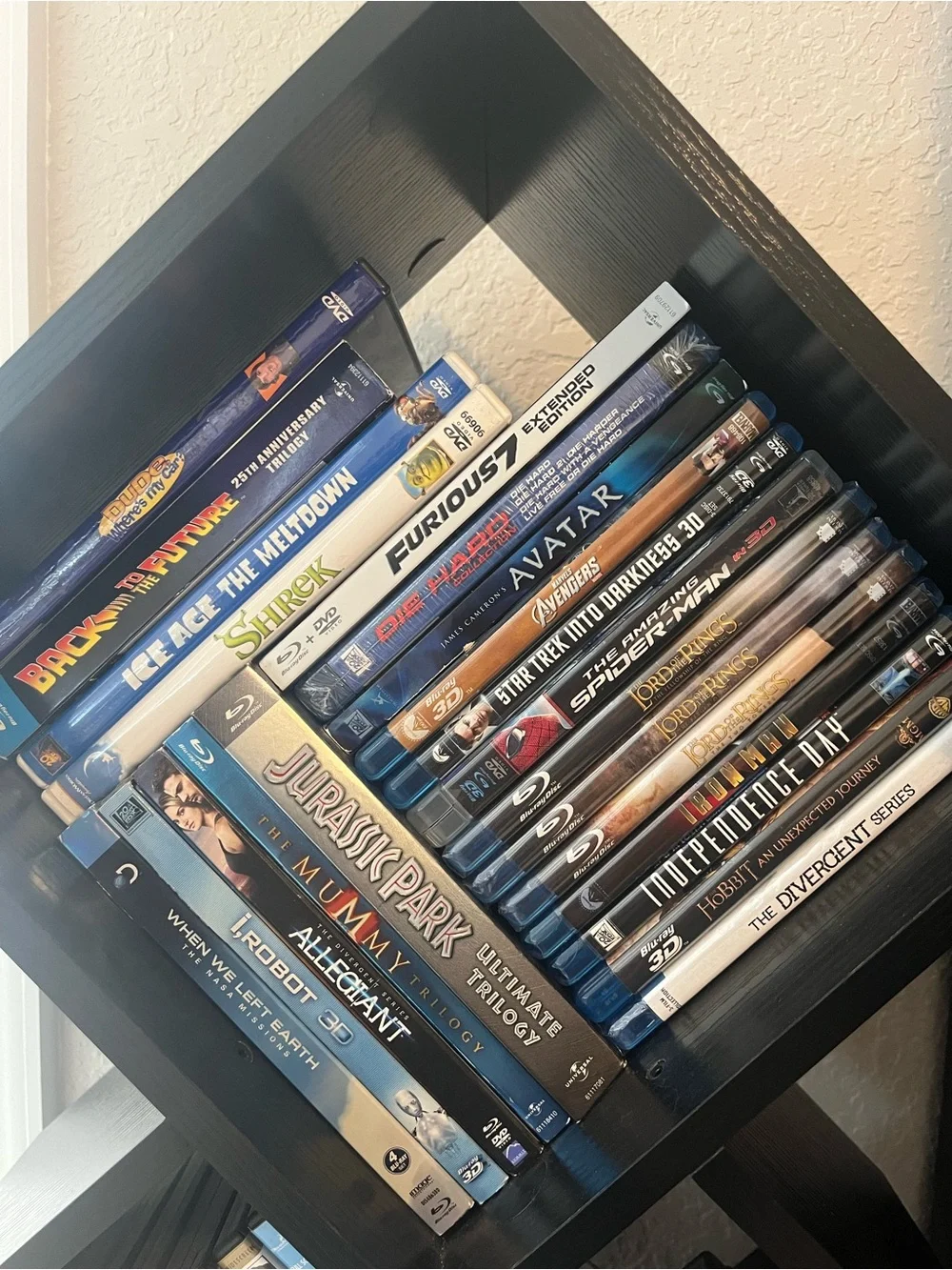 Samsung Blu-ray Player Model BD-JM51 + Remote & HDMI Cable + Lot of Movies/Shows